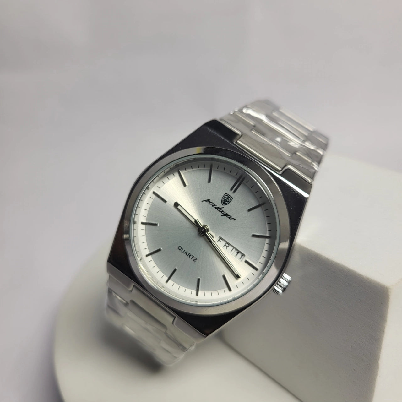 Poedagar Quartz Stainless Steel Water Resistant Men’s Day-Date Watch